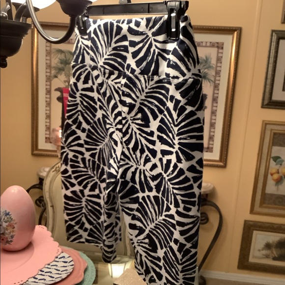 TEEZHER long shorts size S Navy & white Smooth and slims NWT invisible panel. - Picture 2 of 11